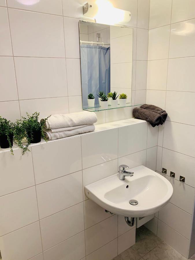 Direkte Uninaehe: Ferienwohnung Mit Grossem Doppelbett, Kuechenzeile Und Neu Renoviertem Badezimmer Χόμπουργκ Εξωτερικό φωτογραφία